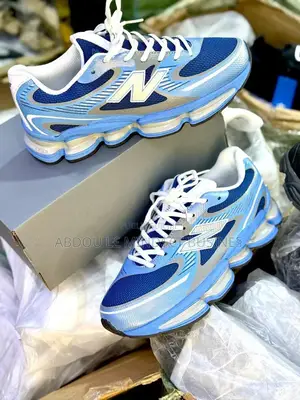 New Balance 2000 Couleur Bleu Disponible