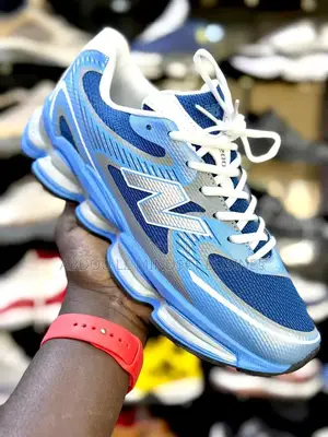 New Balance 2000 Couleur Bleu Disponible