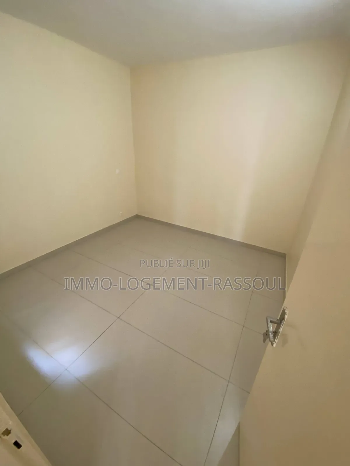 3chbre Appartement dans , Patte d'Oie à Louer