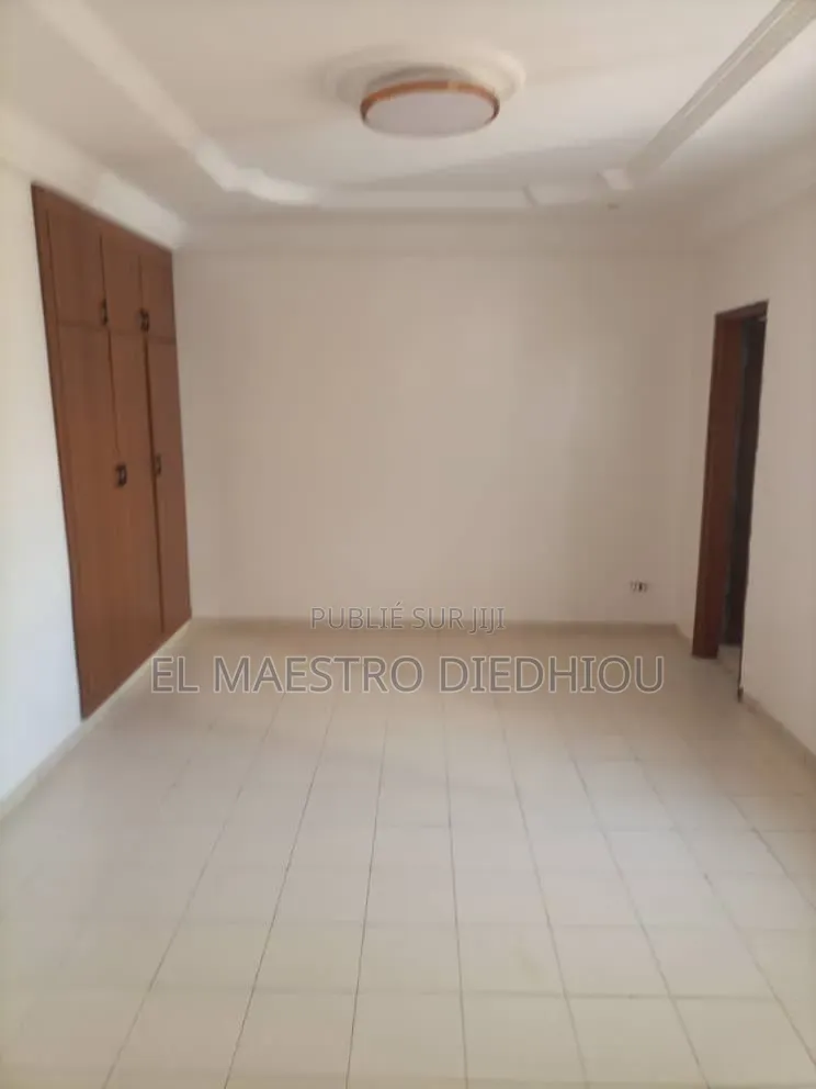 3chbre Appartement dans Appartement 3 à Louer