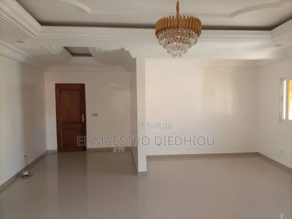 3chbre Appartement dans Appartement 3 à Louer