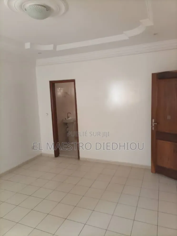 3chbre Appartement dans Appartement 3 à Louer