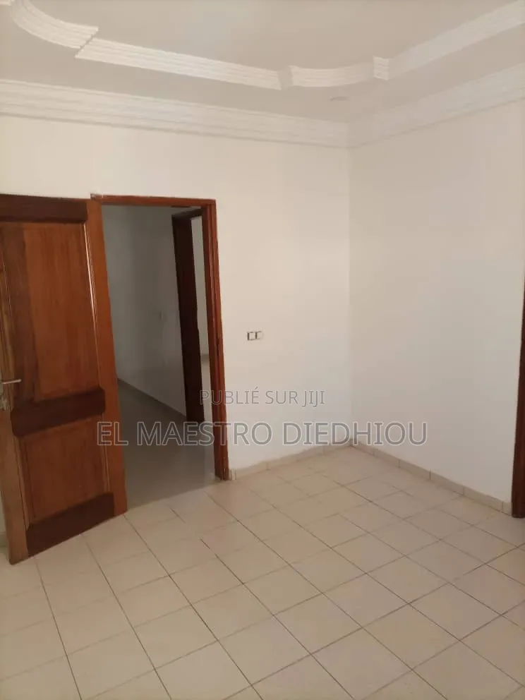 3chbre Appartement dans Appartement 3 à Louer
