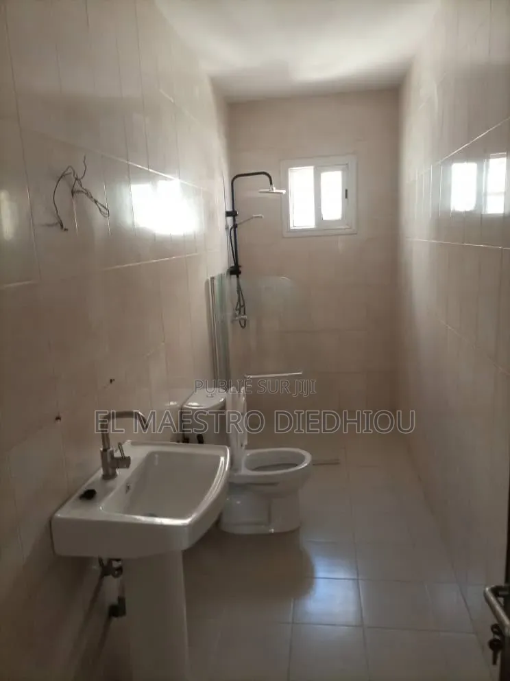 3chbre Appartement dans Appartement 3 à Louer