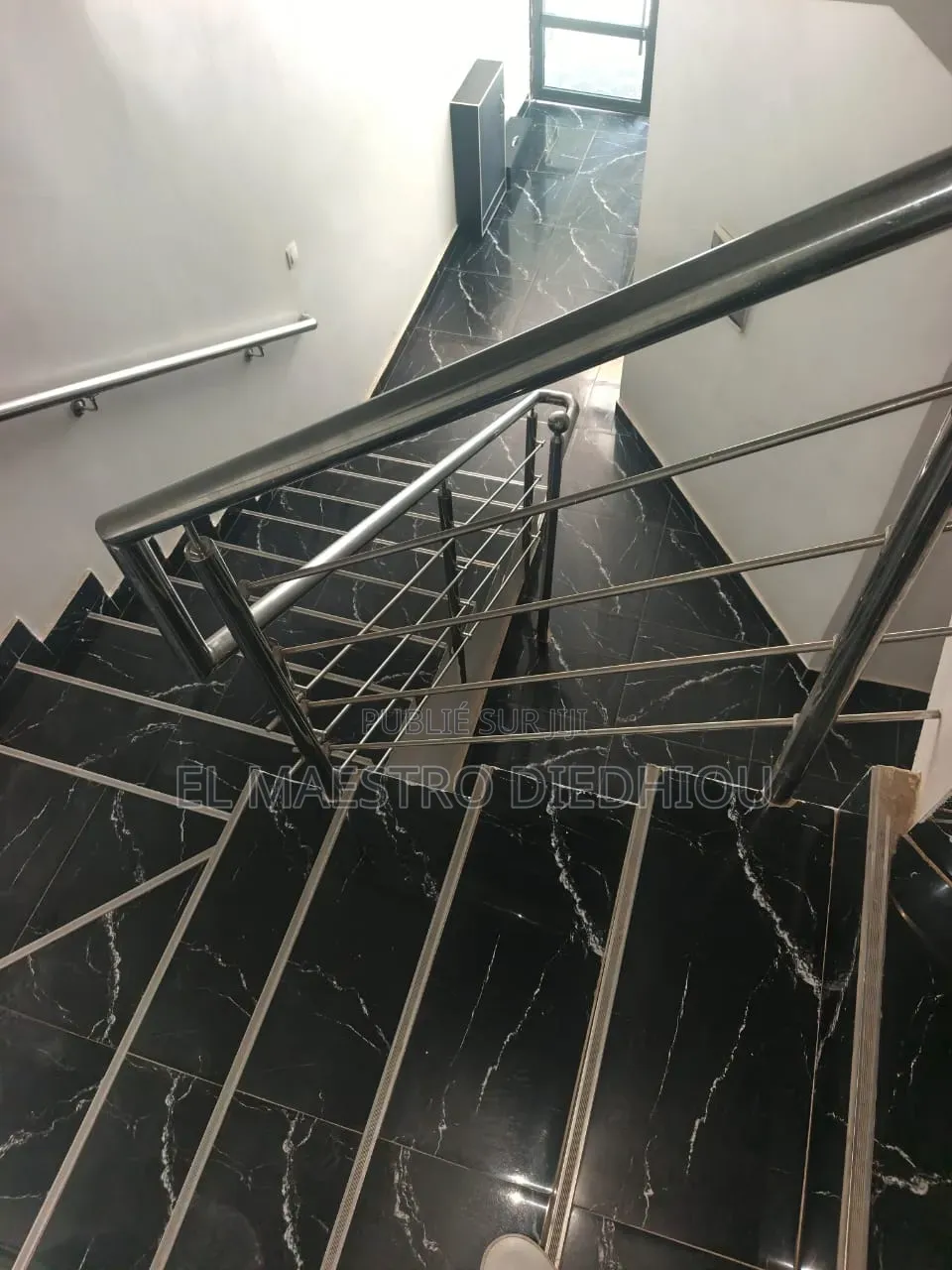 3chbre Appartement dans Appartement 3 à Louer