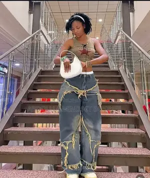 Bas Large Jeans Très Bonne Qualité Disponible