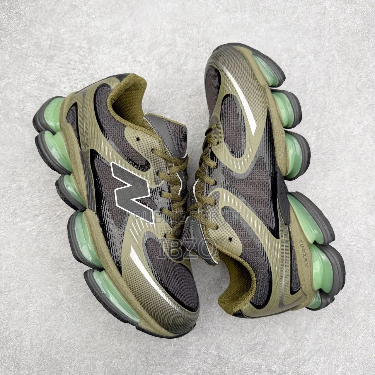 New Balance 2000 Vert