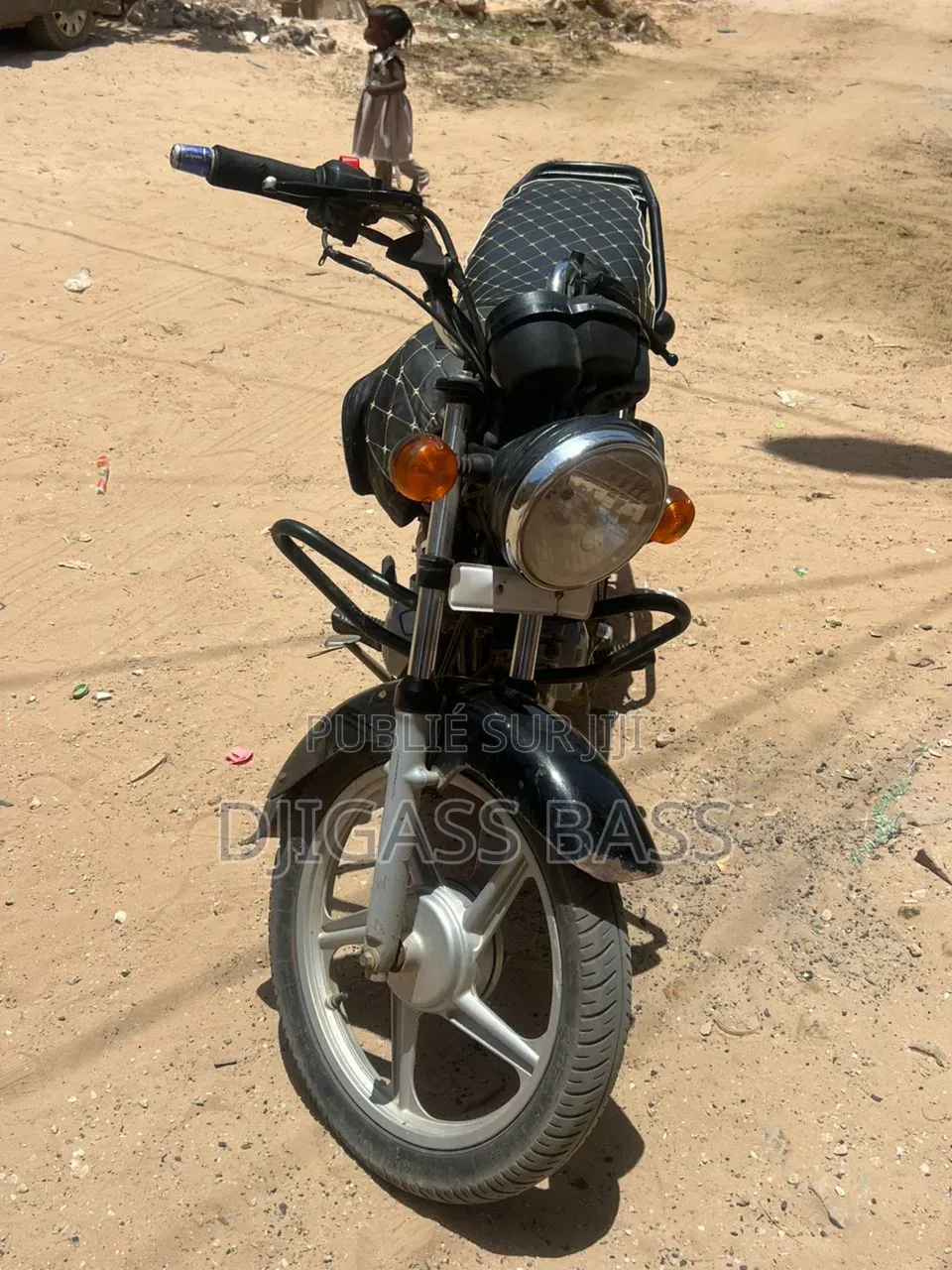 TVS HLX 125 2023 Noir