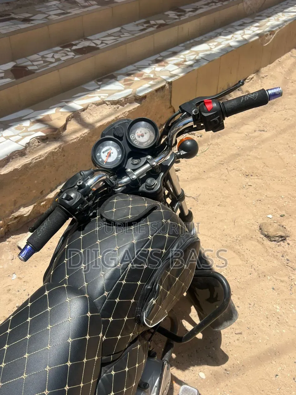 TVS HLX 125 2023 Noir