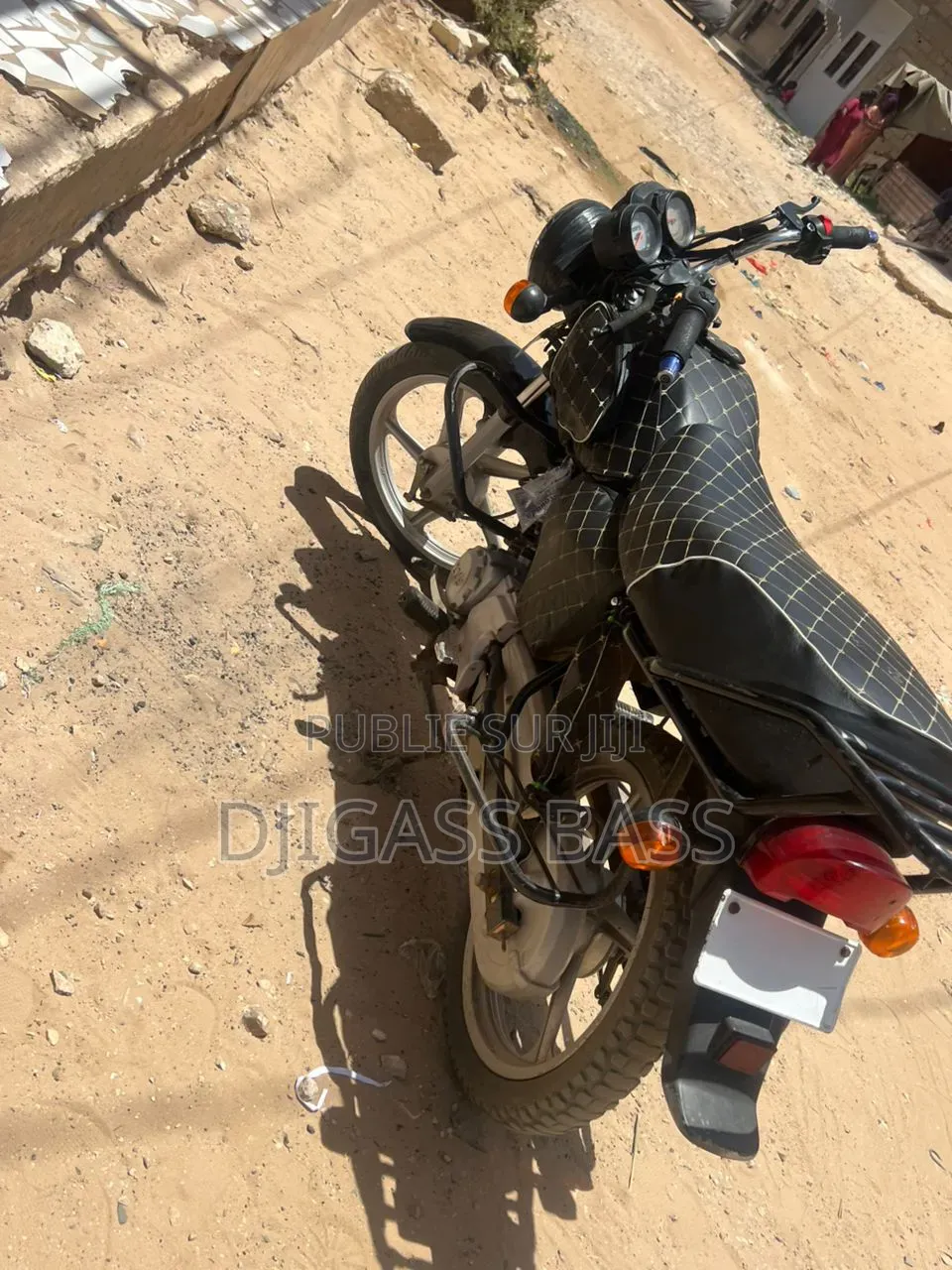 TVS HLX 125 2023 Noir
