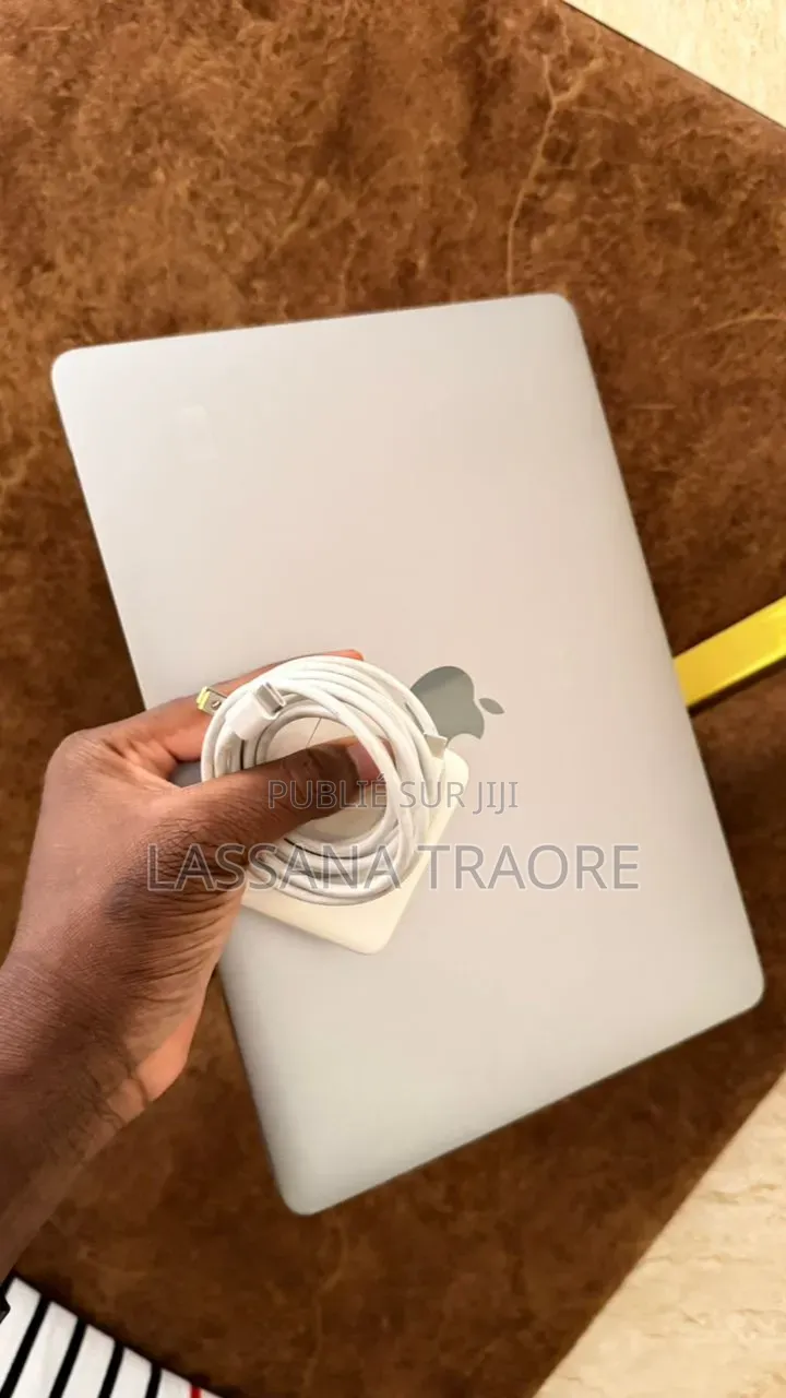 Nouveau Apple MacBook 2018 8GB Intel Core i5 SSD 512GB