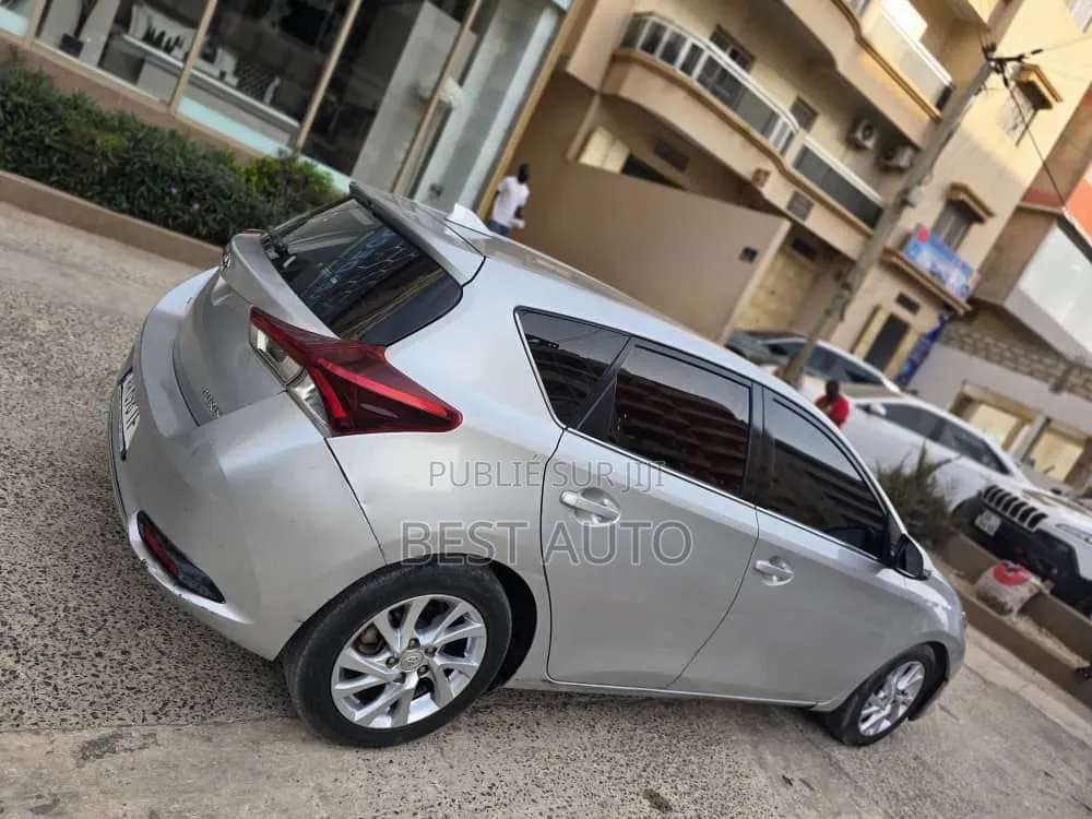 Toyota Auris 2016 Gris