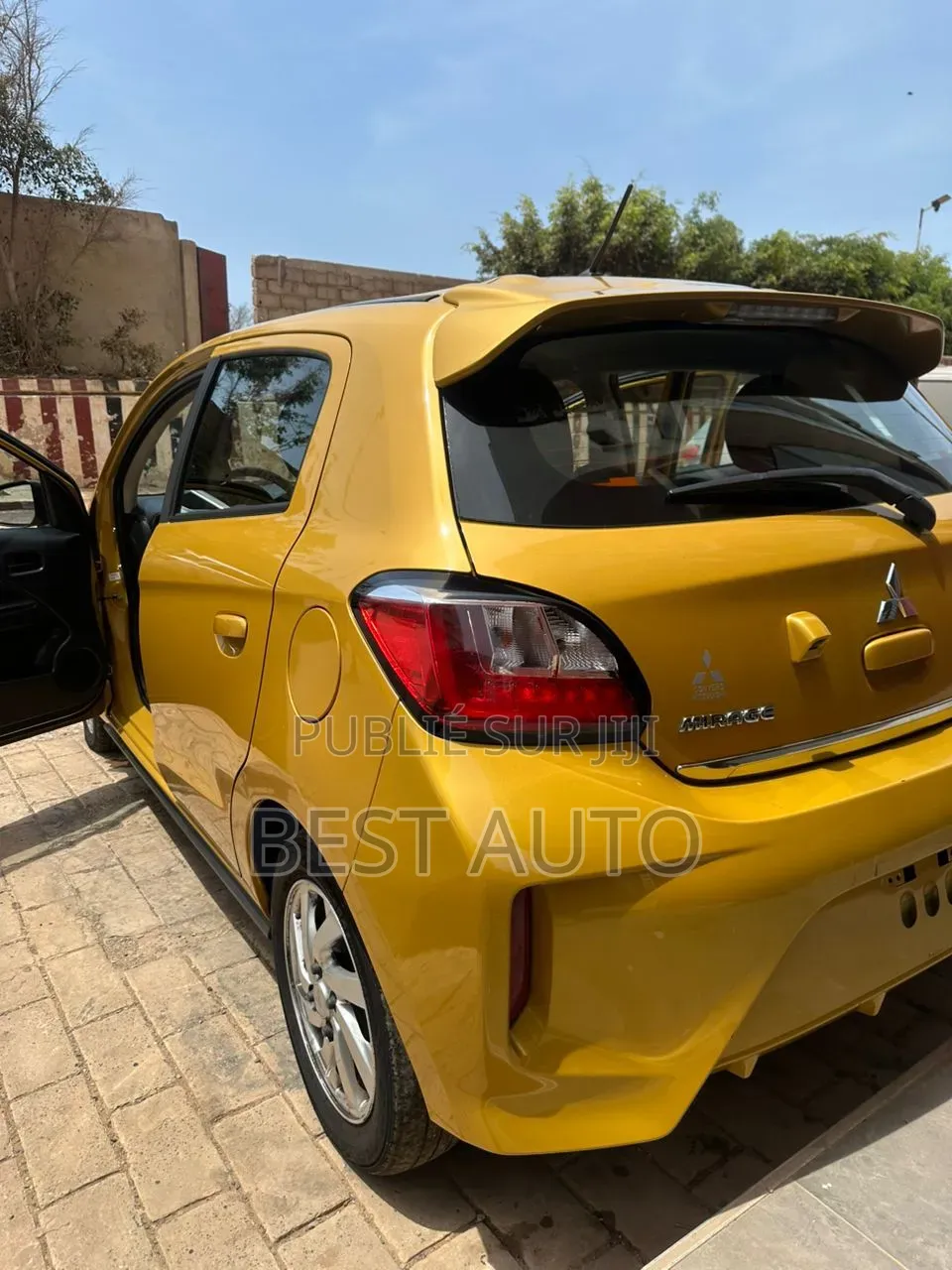 Mitsubishi Mirage 2023 Jaune