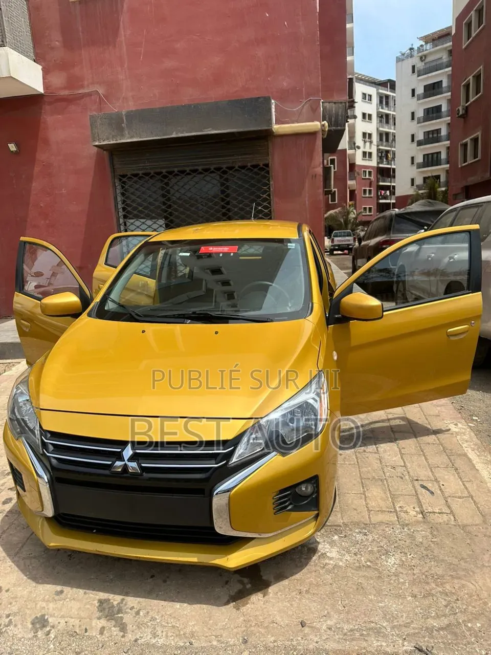 Mitsubishi Mirage 2023 Jaune