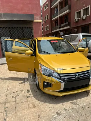 Mitsubishi Mirage 2023 Jaune