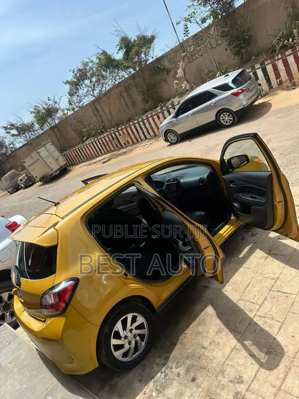 Mitsubishi Mirage 2023 Jaune