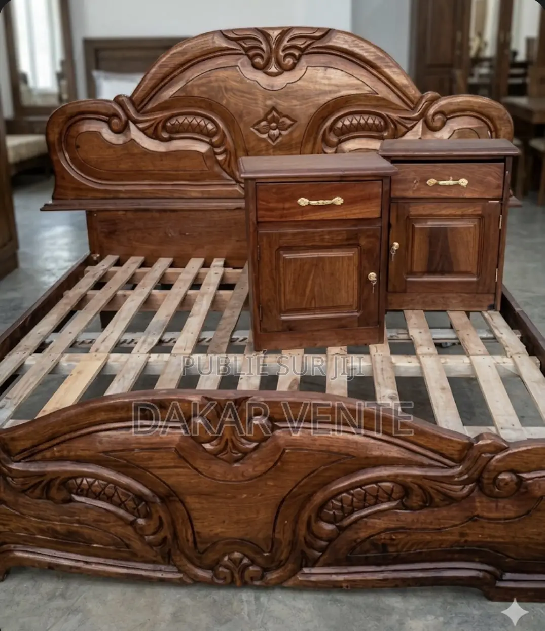 Lit 3places + Coiffeuse Et 2 Commodes