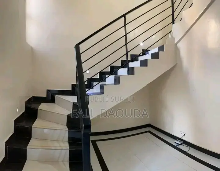 5chbre Maison dans Maison, Guediawaye à Vendre