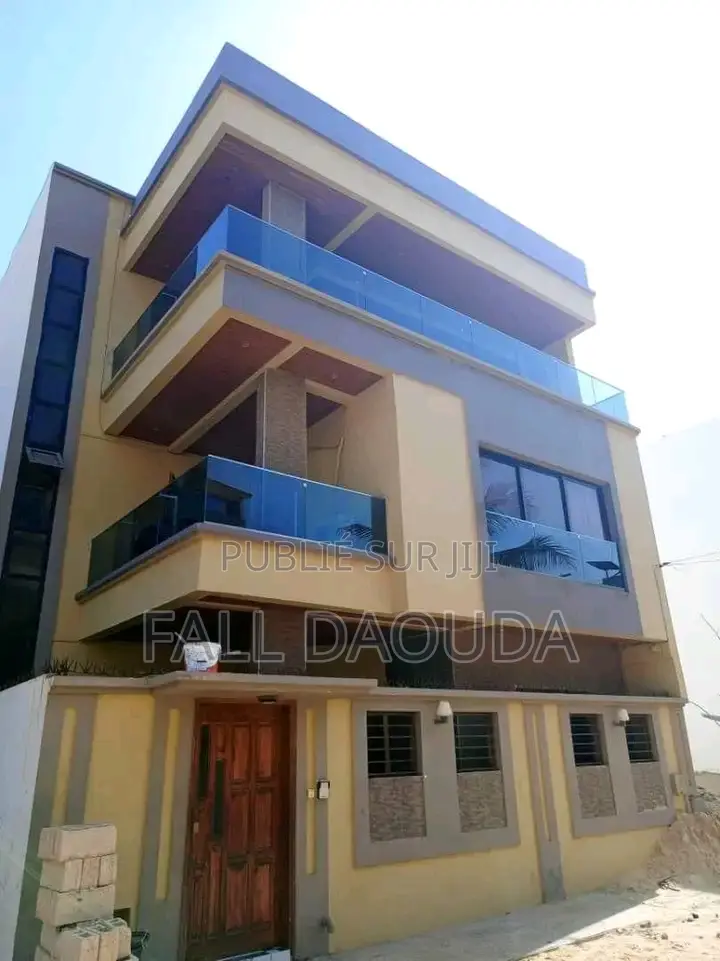 5chbre Maison dans Maison, Guediawaye à Vendre