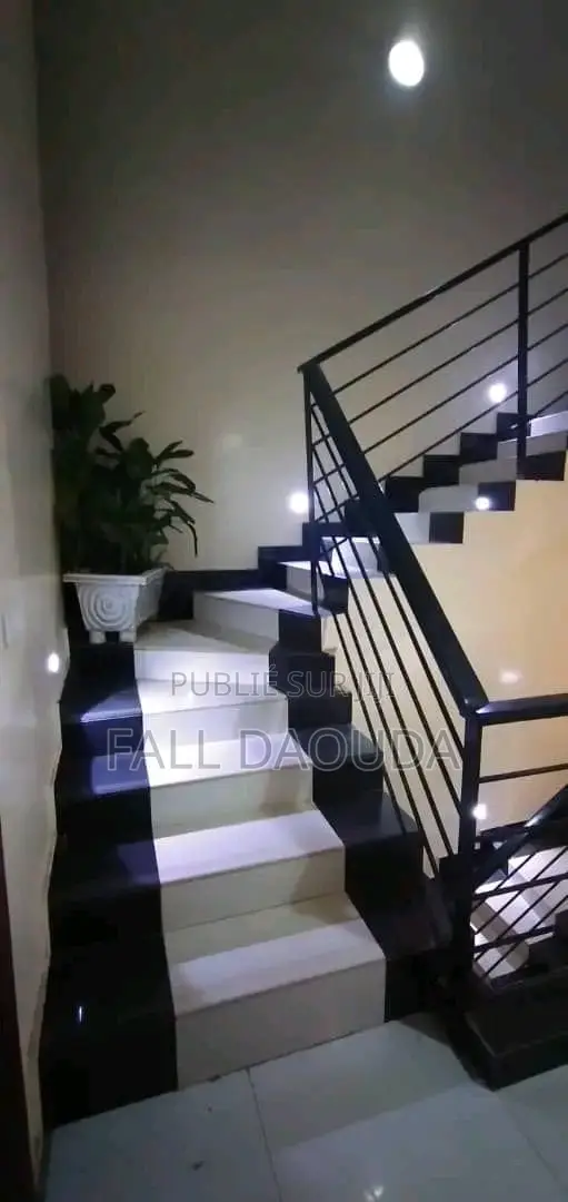 5chbre Maison dans Maison, Guediawaye à Vendre