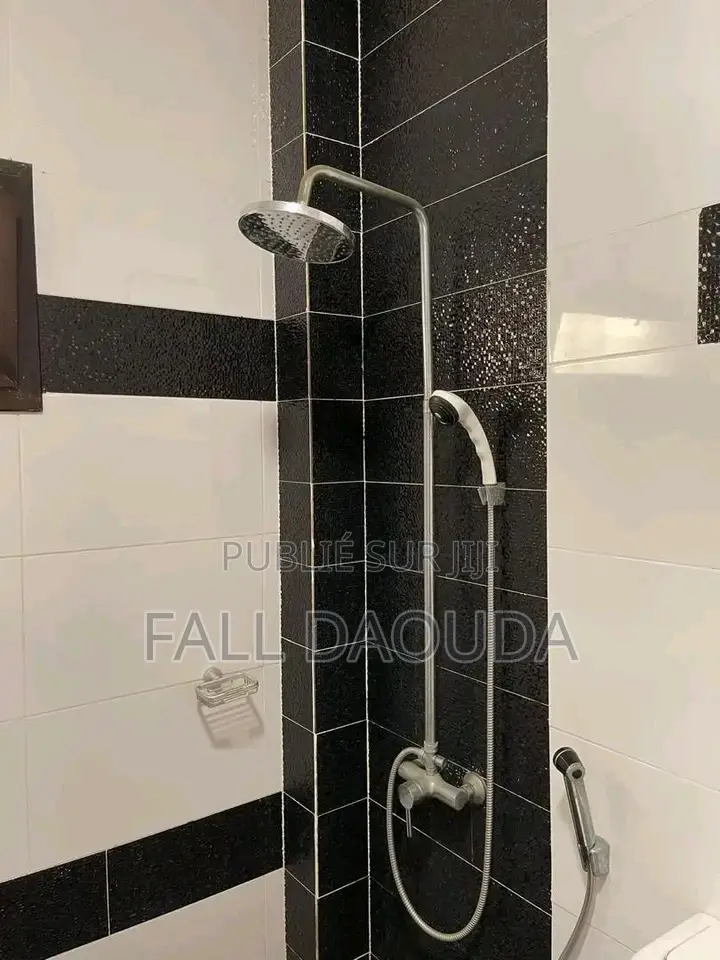 5chbre Maison dans Maison, Guediawaye à Vendre