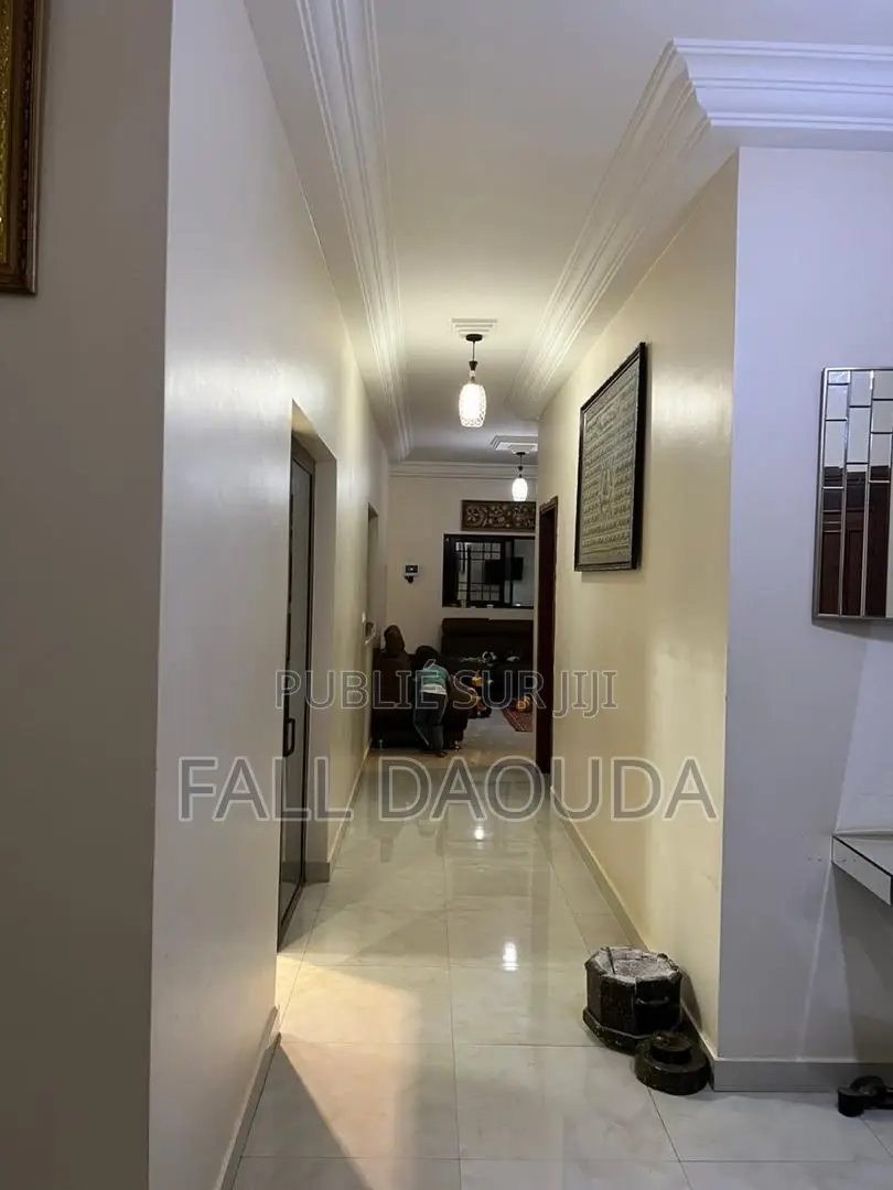 5chbre Villa dans Villa, Rufisque à Vendre
