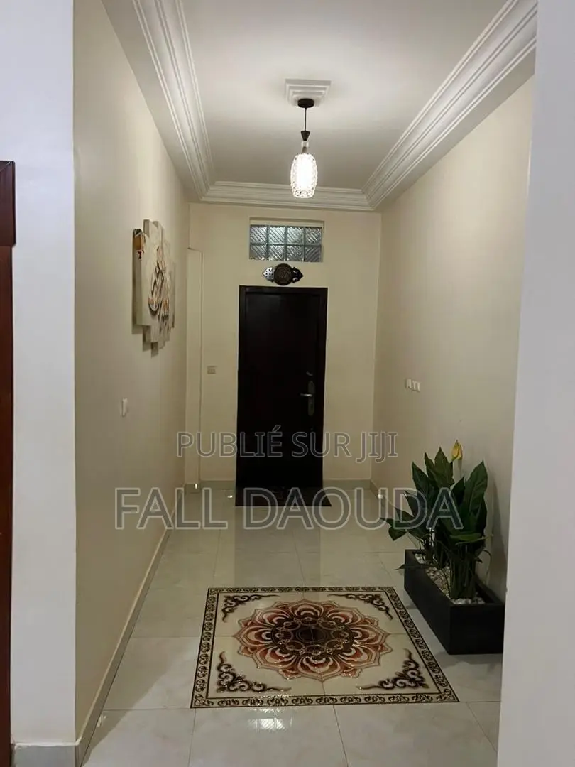 5chbre Villa dans Villa, Rufisque à Vendre