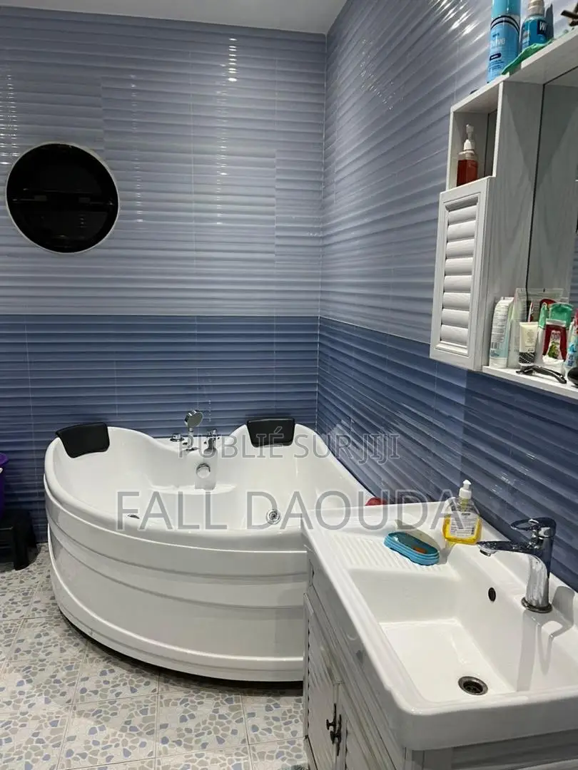 5chbre Villa dans Villa, Rufisque à Vendre