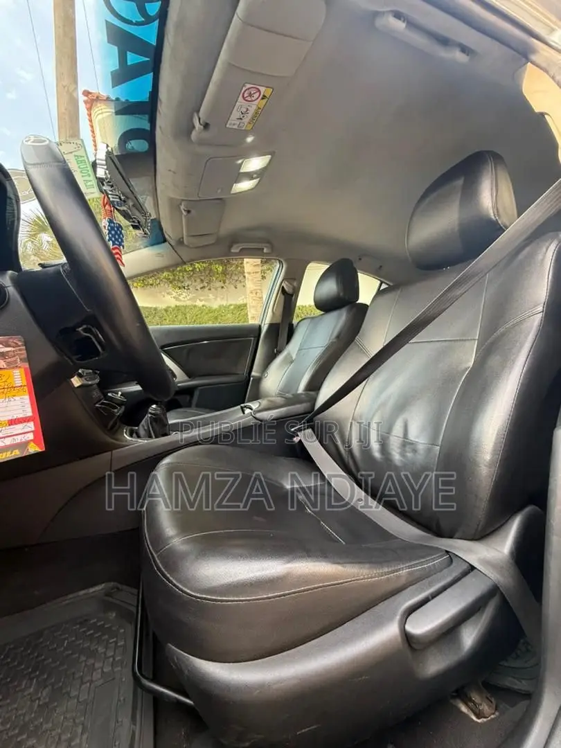 Toyota Avensis 2013 Gris