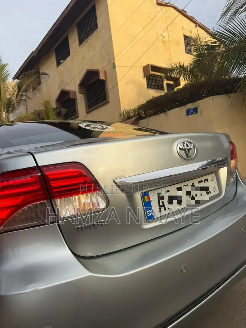 Toyota Avensis 2013 Gris