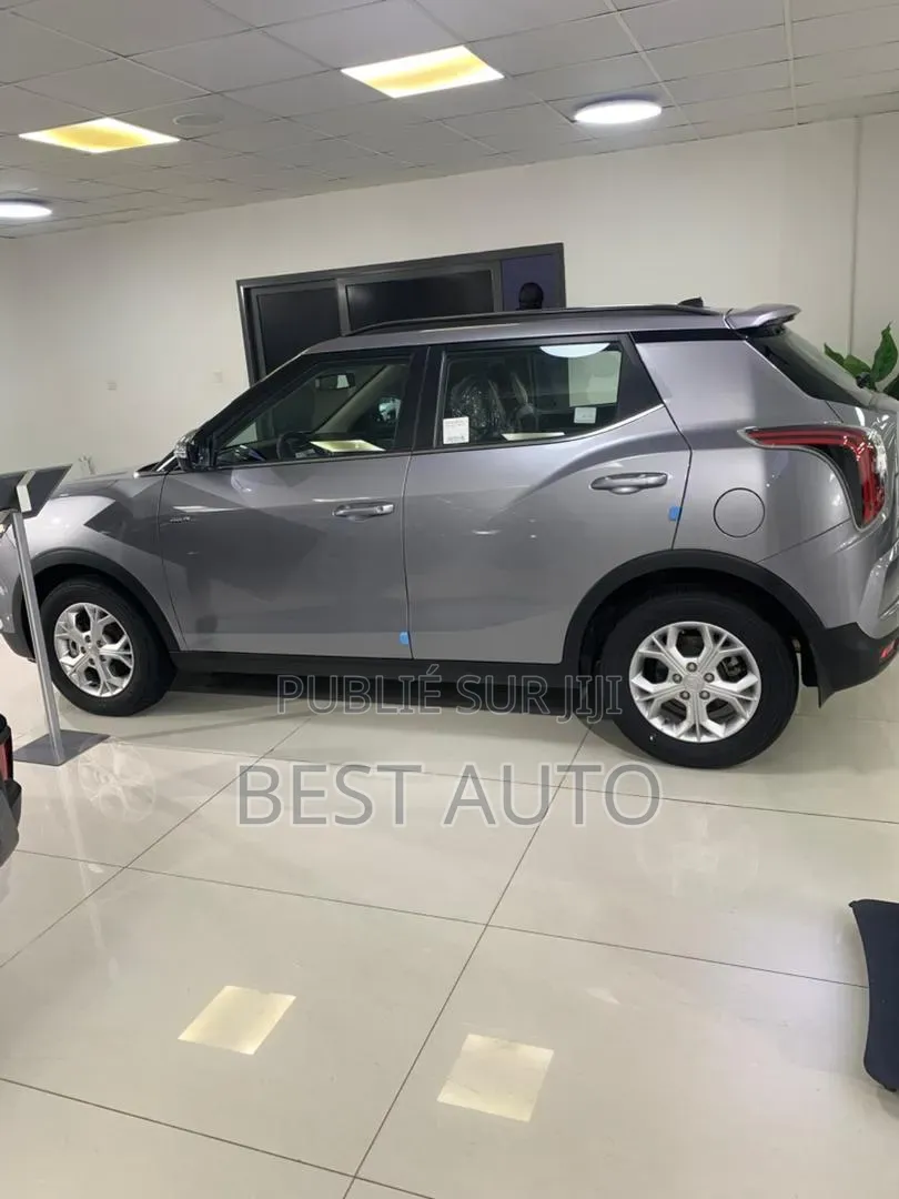SsangYong Korando 2025 Gris