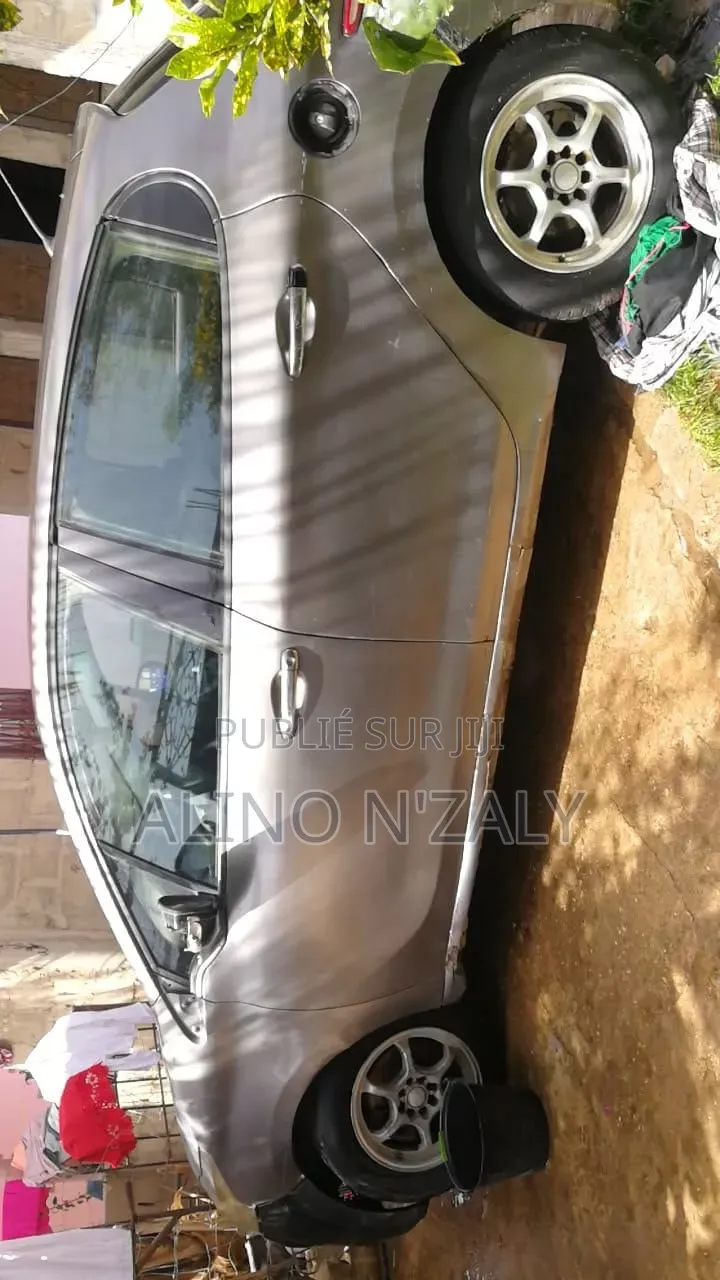 Peugeot 208 2018 Gris