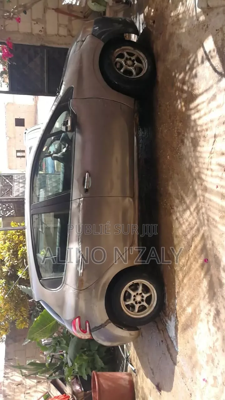 Peugeot 208 2018 Gris