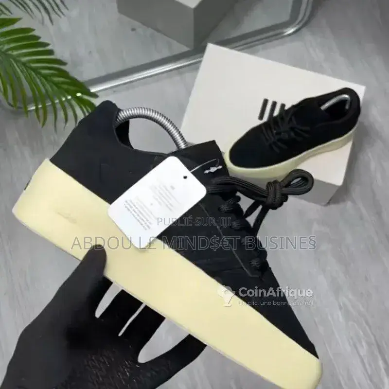Adidas of God Disponible