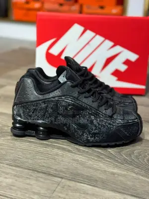 Chaussure Nike Shox 4 Tout Noir Disponible