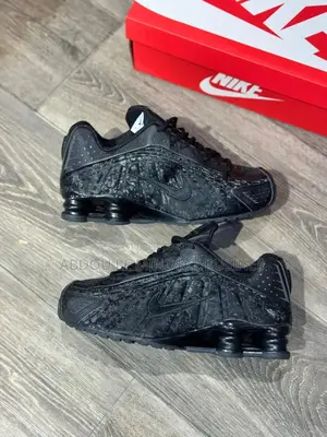 Chaussure Nike Shox 4 Tout Noir Disponible