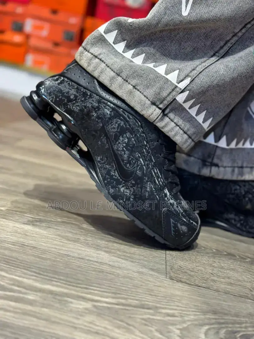Chaussure Nike Shox 4 Tout Noir Disponible