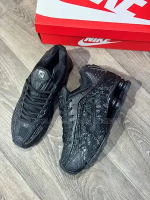 Chaussure Nike Shox 4 Tout Noir Disponible