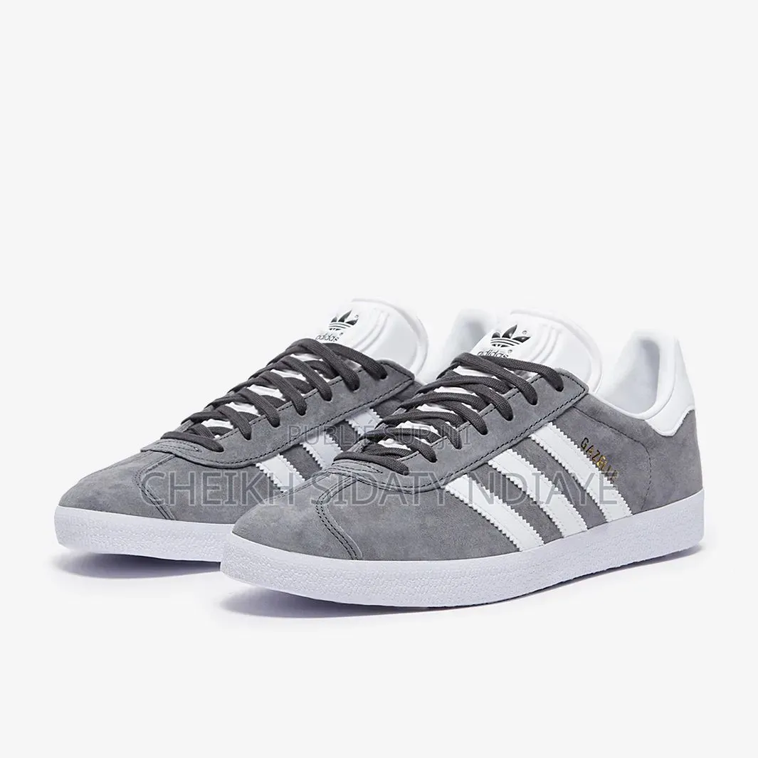 Deeschaussures De Classe Disponible Au