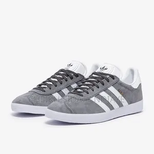 Deeschaussures De Classe Disponible Au