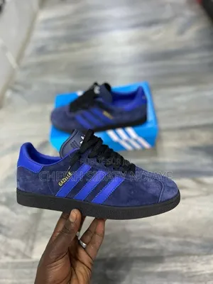 Deeschaussures De Classe Disponible Au