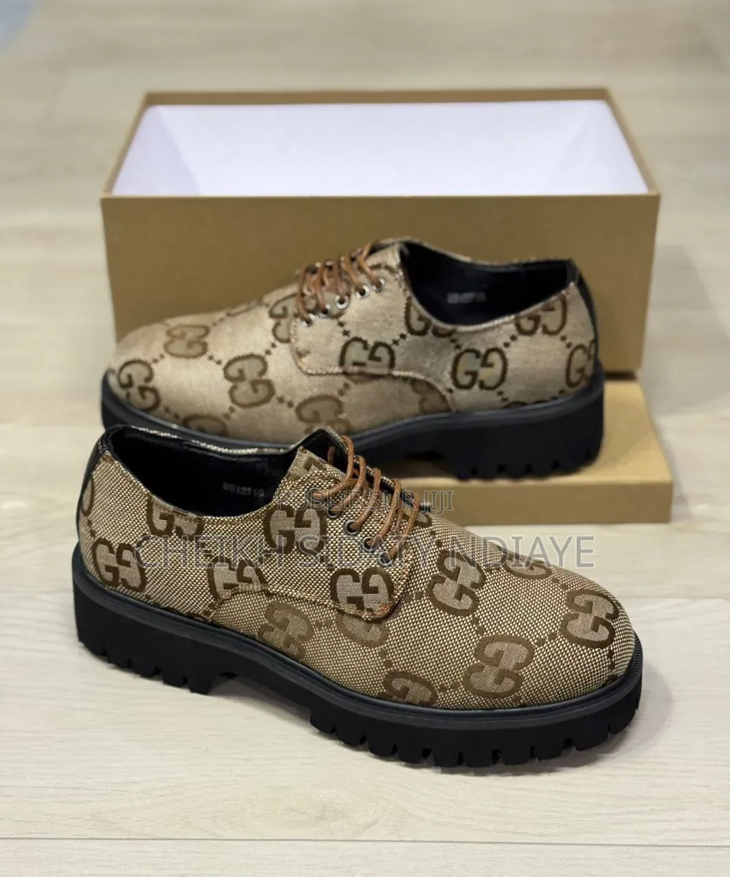 Deeschaussures De Classe Disponible Au