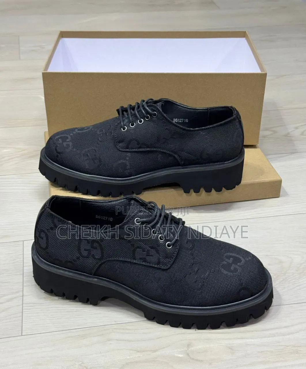 Deeschaussures De Classe Disponible Au