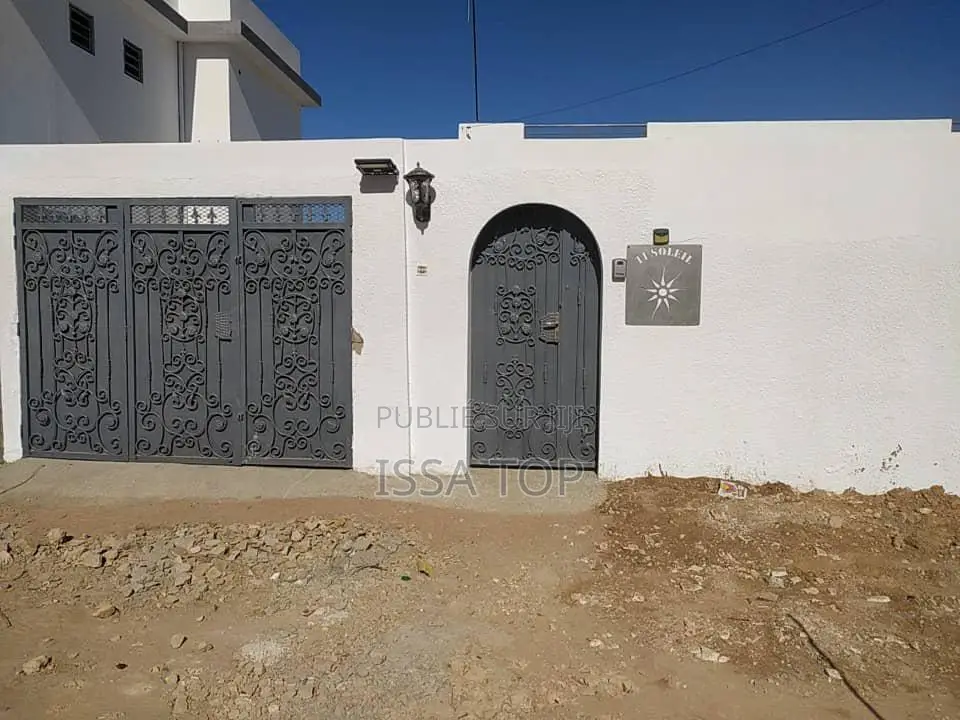 Meublé 3chbre Villa dans Villa 300 M², Sindia à Vendre