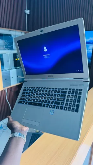 Nouveau Ordinateur portable MSI PE72 7RE 16GB Intel Core i7 HDD+SSD 1T