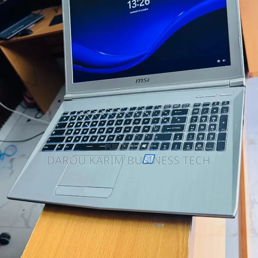 Nouveau Ordinateur portable MSI PE72 7RE 16GB Intel Core i7 HDD+SSD 1T