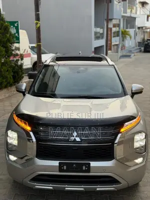 Mitsubishi Outlander 2023 Gris