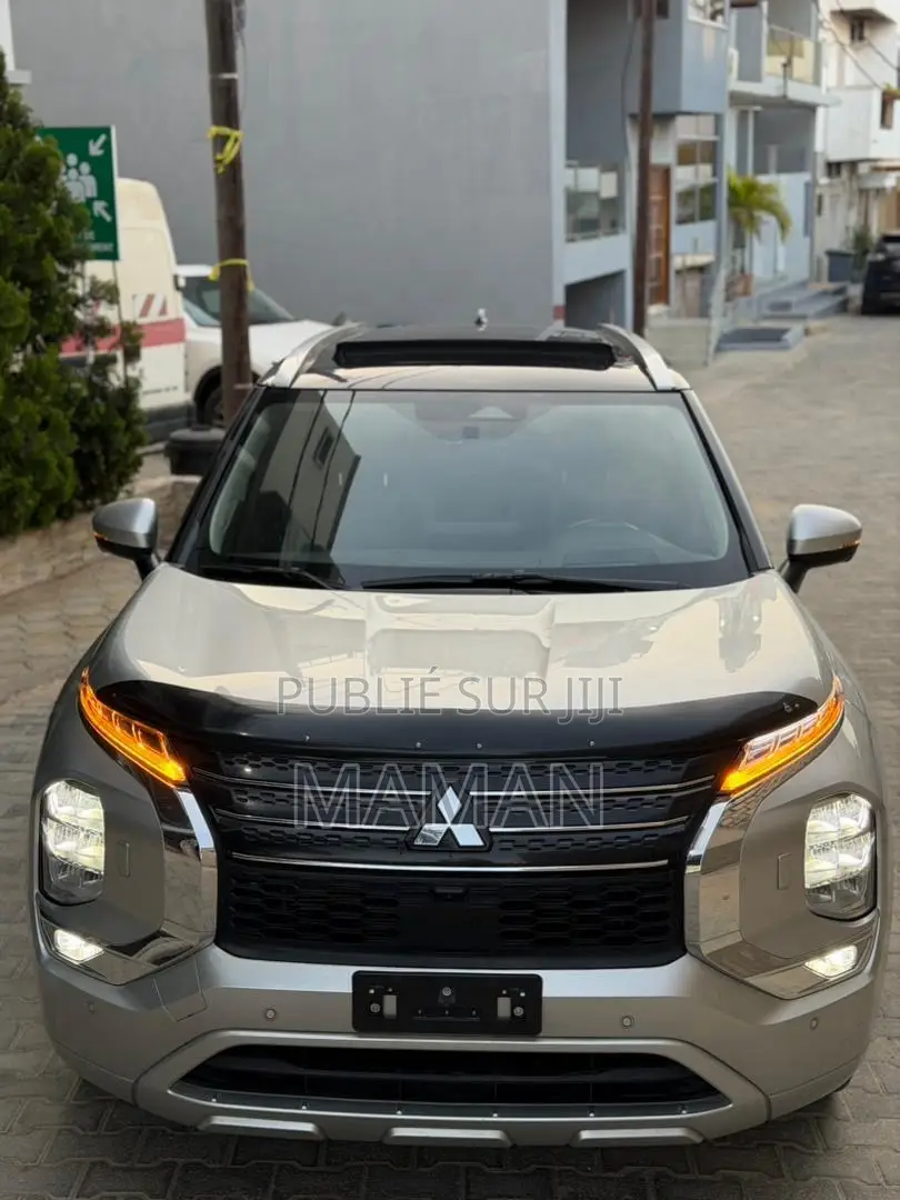 Mitsubishi Outlander 2023 Gris