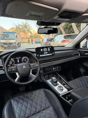 Mitsubishi Outlander 2023 Gris