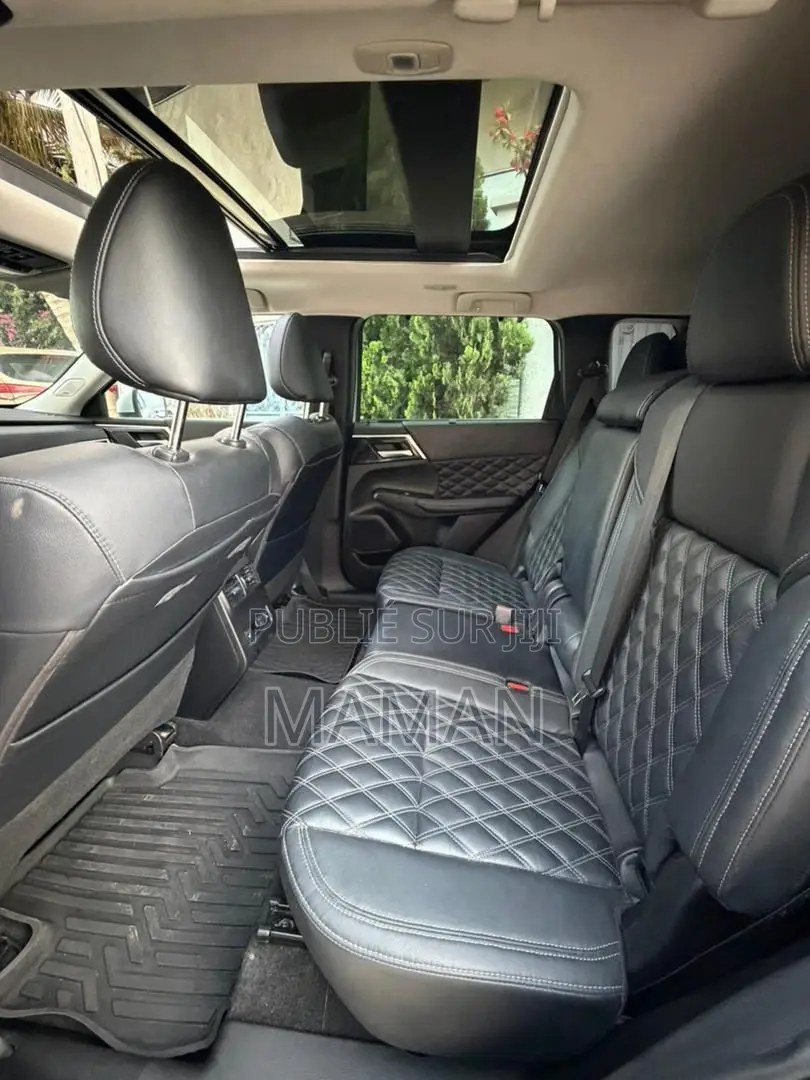 Mitsubishi Outlander 2023 Gris